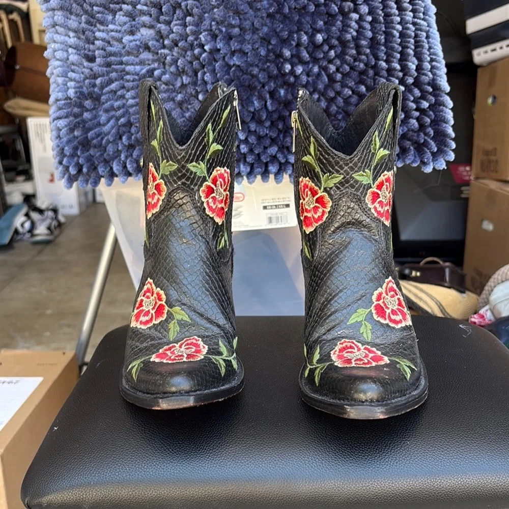 LIBERTY Black Boots with Red and Green Embroidery - Picture 7 of 12